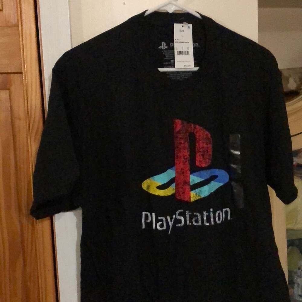 Men’s or woman’s tee shirt woth PlayStation logo